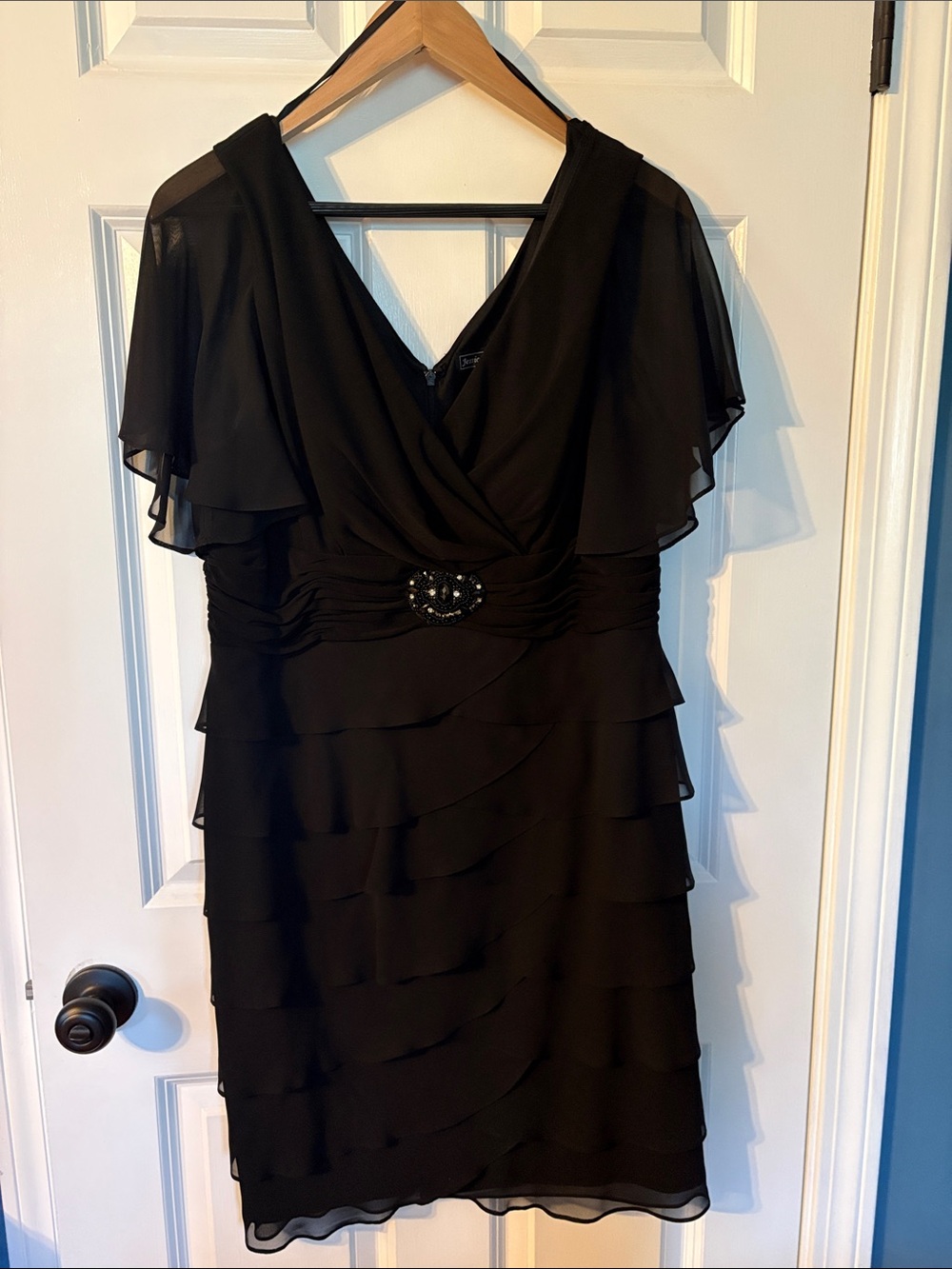 Jessica Howard Black Layered V-Neck Midi Dress with Jeweled Buckle